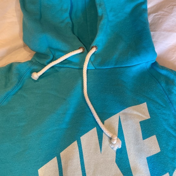 Size medium Nike pullover - Picture 2 of 4